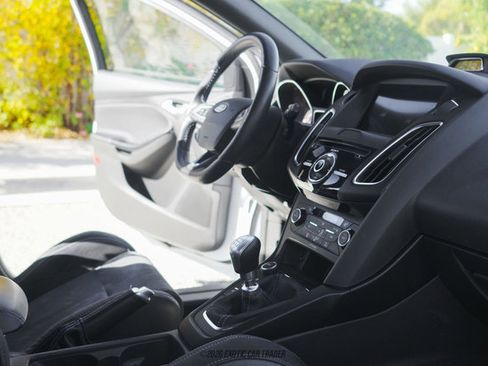 Used 2016 Ford Focus RS image 39