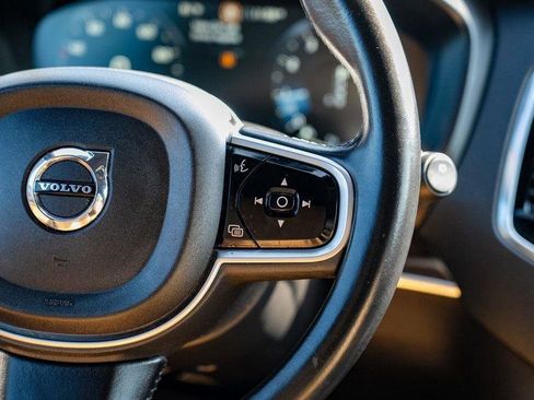 Used 2017 Volvo XC90 T6 Momentum w/ Vision Package image 20