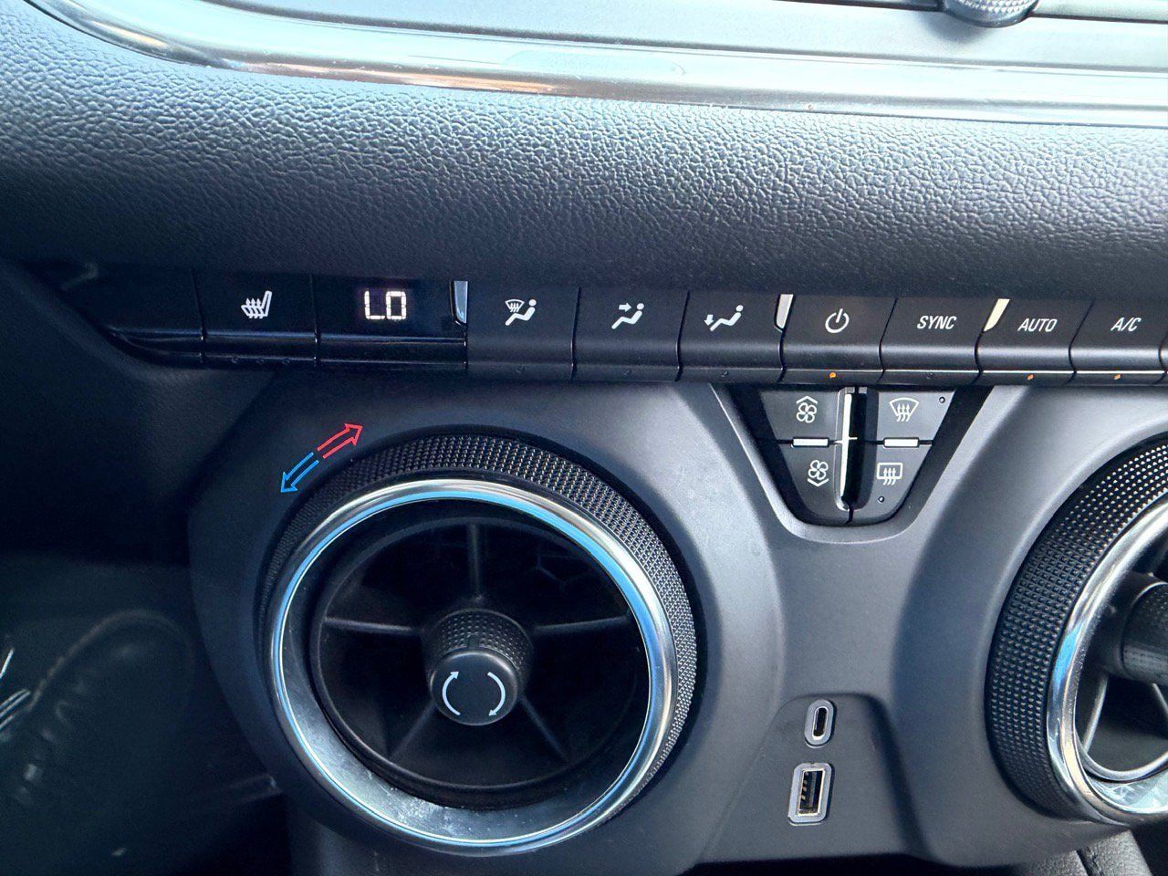 Used 2022 Chevrolet Blazer LT FWD image 38