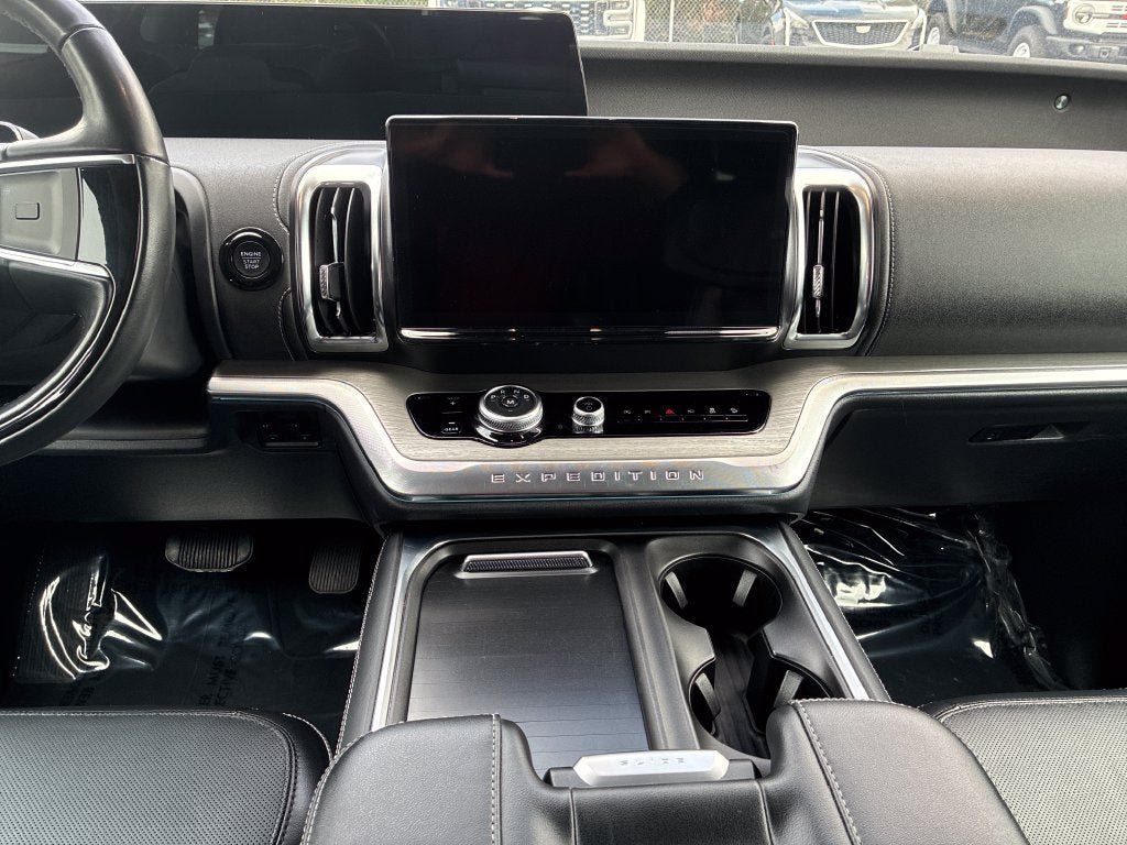 Used 2025 Ford Expedition Max Platinum AWD/4WD image 23