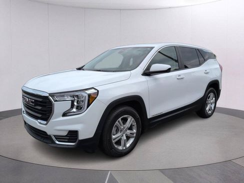 Used 2024 GMC Terrain SLE FWD image 1
