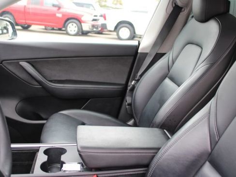 Used 2022 Tesla Model Y Performance AWD/4WD image 23
