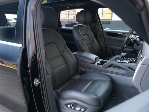 Used 2019 Porsche Cayenne image 33