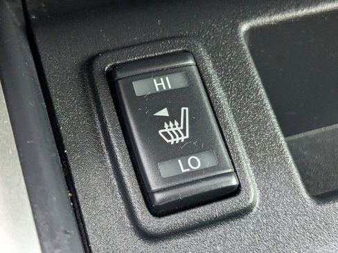 Used 2021 Nissan Titan SV w/ SV Convenience Package image 28