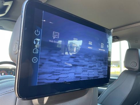 Used 2025 Chevrolet Suburban RST w/ Advanced Technology Package AWD/4WD image 8