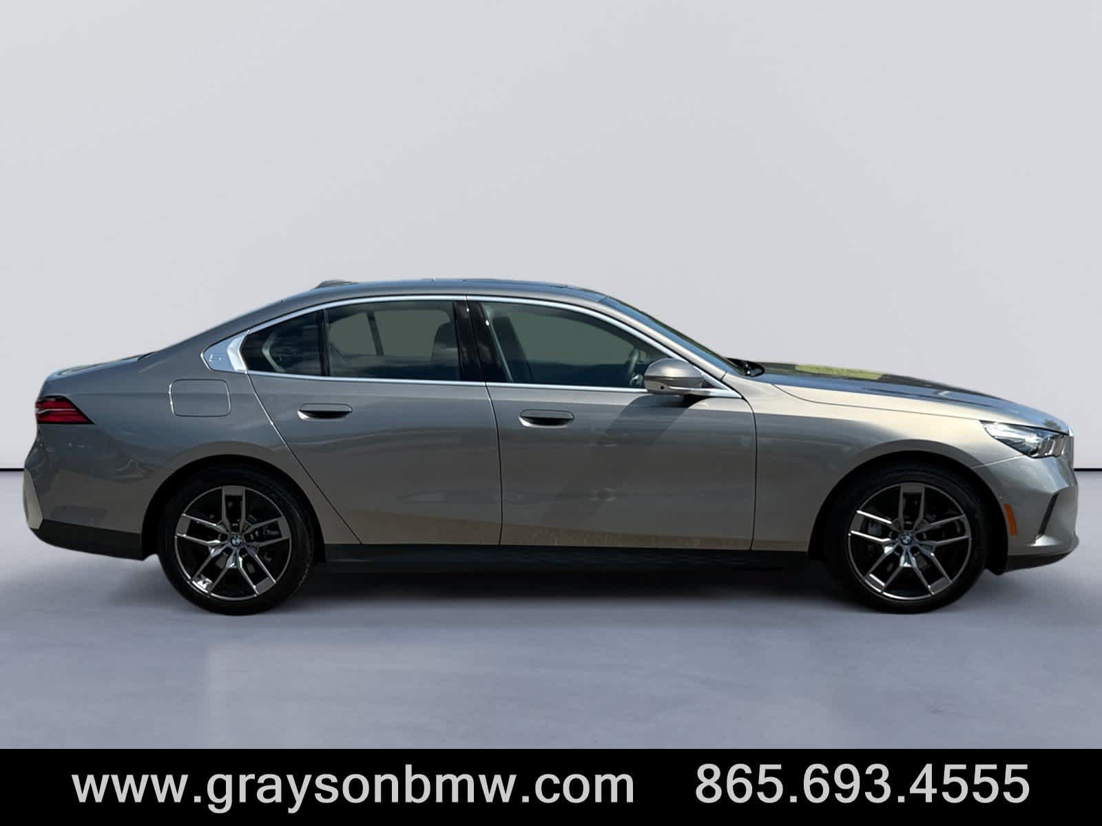 Used 2026 BMW 540i xDrive w/ Premium Package AWD/4WD image 2