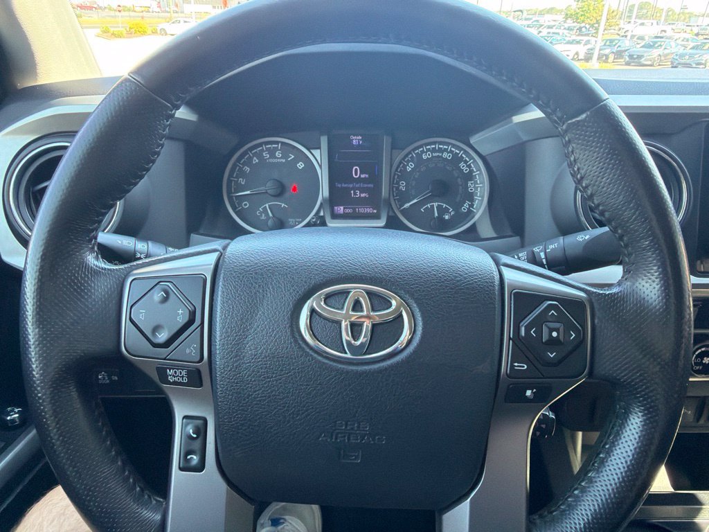 Used 2017 Toyota Tacoma SR5 w/ Tow Package RWD image 18