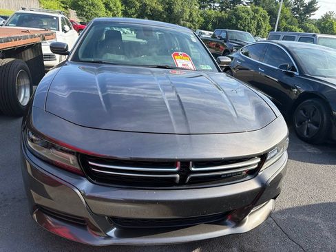 Used 2016 Dodge Charger SE RWD image 2