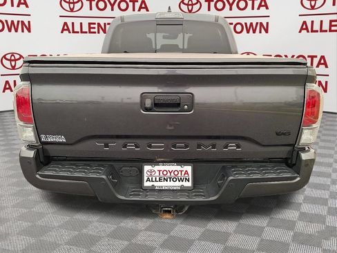 Used 2022 Toyota Tacoma TRD Off-Road w/ TRD Premium Off Road Package AWD/4WD image 7