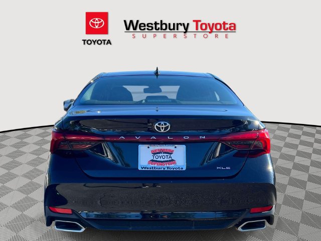 Certified 2022 Toyota Avalon XLE w/ Moonroof Package FWD image 9