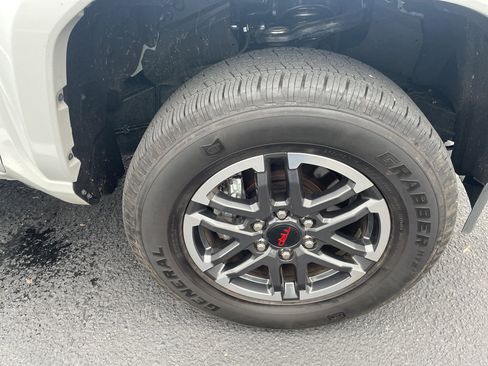 Used 2025 Toyota Tacoma TRD Sport image 65