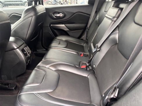 Used 2019 Jeep Cherokee Latitude Plus image 31