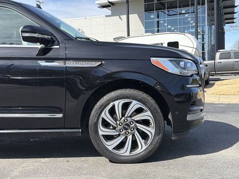 Used 2024 Lincoln Navigator Reserve AWD/4WD image 15