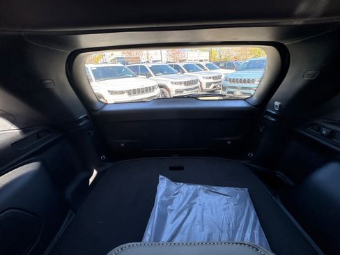 New 2026 Jeep Grand Cherokee Limited AWD/4WD image 32