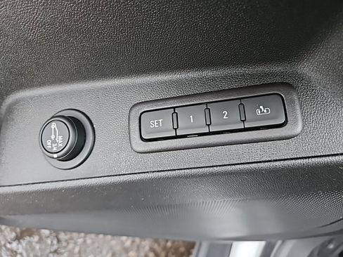 Used 2020 Chevrolet Equinox Premier image 11