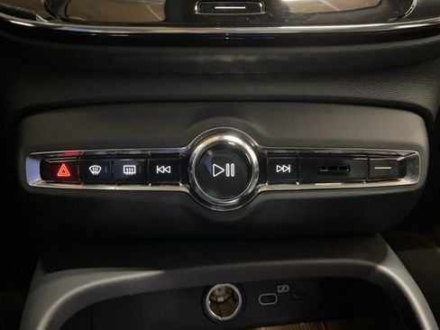 Used 2025 Volvo XC40 B5 Plus image 54