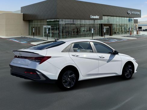 New 2026 Hyundai Elantra SEL FWD image 8