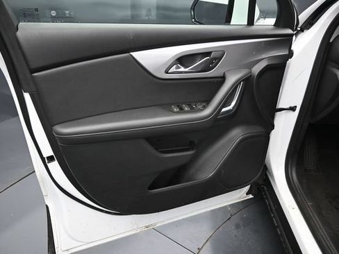 Used 2025 Chevrolet Blazer LT FWD image 12