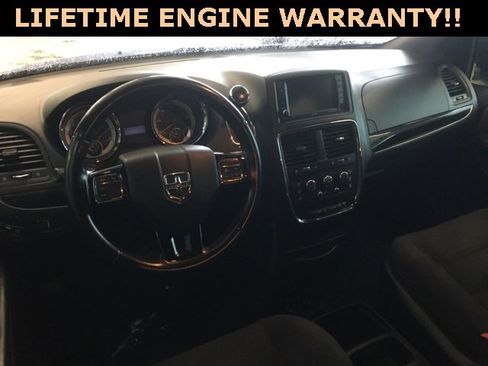 Used 2020 Dodge Grand Caravan SE image 3