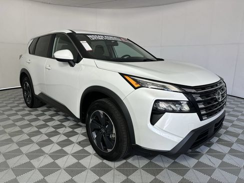 Certified 2024 Nissan Rogue SV FWD image 2