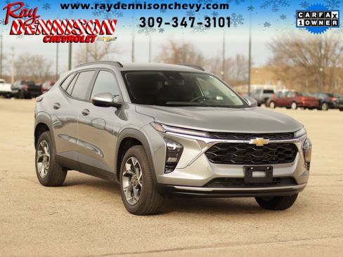 Used 2025 Chevrolet Trax LT w/ Driver Confidence Package image 1