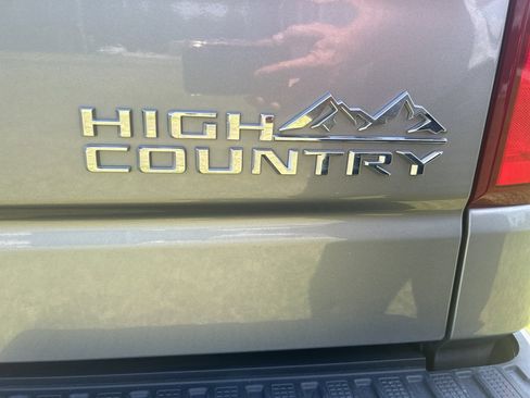 Used 2023 Chevrolet Silverado 1500 High Country w/ Technology Package image 6