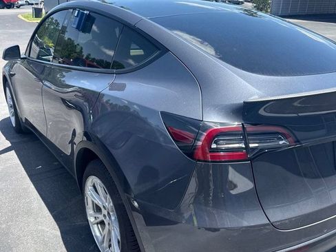 Used 2022 Tesla Model Y Long Range AWD/4WD image 4