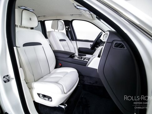 Certified 2025 Rolls-Royce Cullinan image 30