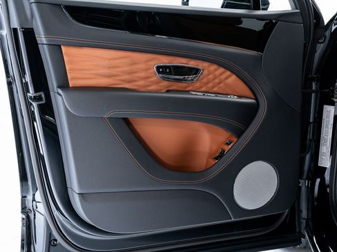 New 2025 Bentley Bentayga Extended Wheelbase image 11