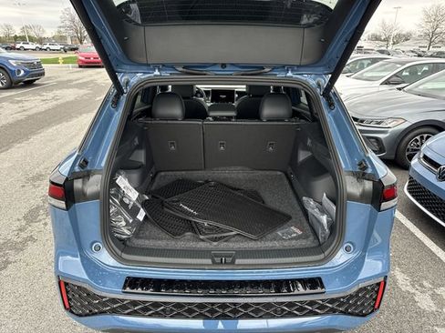 New 2026 Volkswagen Tiguan SE R-Line FWD image 25