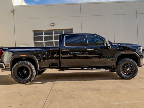 Used 2025 GMC Sierra 3500 SLT w/ Texas SLT Premium Package image 11