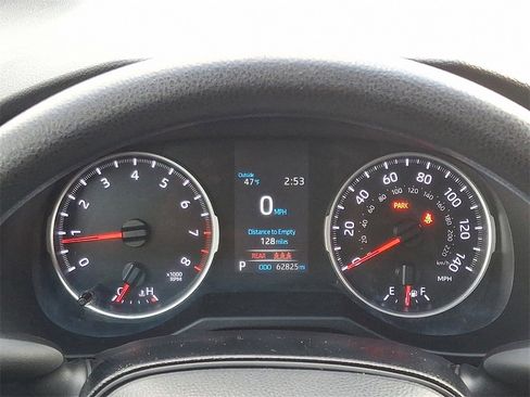 Used 2021 Toyota RAV4 LE image 19