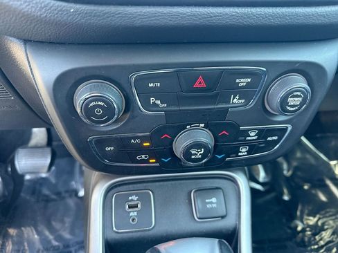 Used 2018 Jeep Compass Latitude w/ Popular Equipment Group FWD image 14