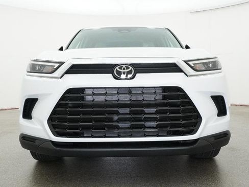 New 2026 Toyota Grand Highlander XLE FWD image 18