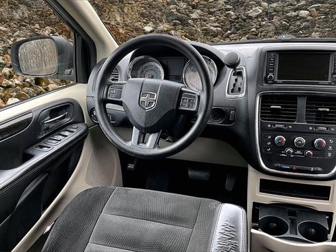 Used 2017 Dodge Grand Caravan SE w/ Power Window Group image 5