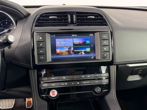 Used 2018 Jaguar F-PACE S image 24