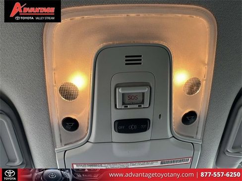 Used 2022 Toyota Prius Prime XLE image 39