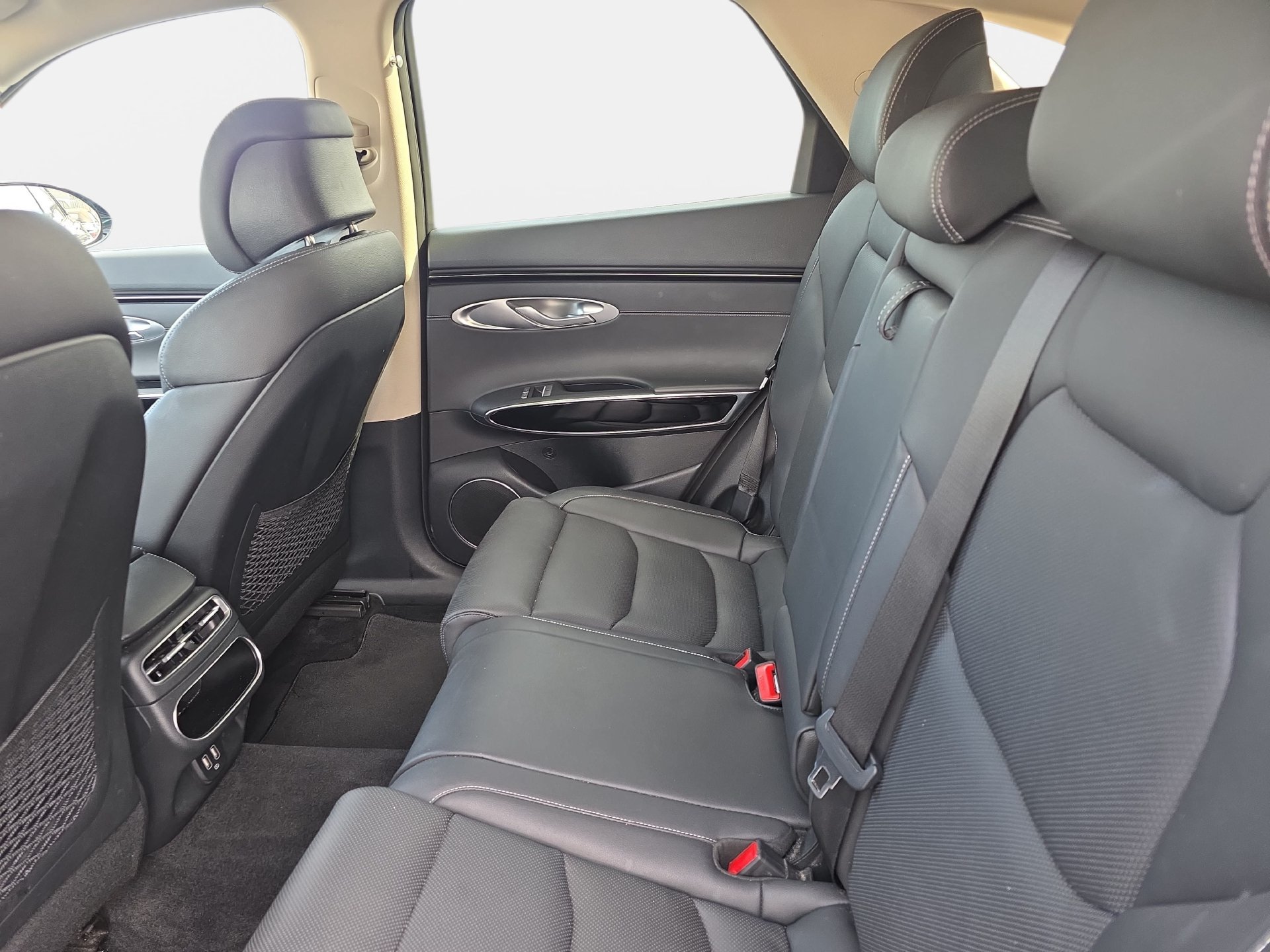 Used 2025 Genesis GV70 2.5T AWD/4WD image 14