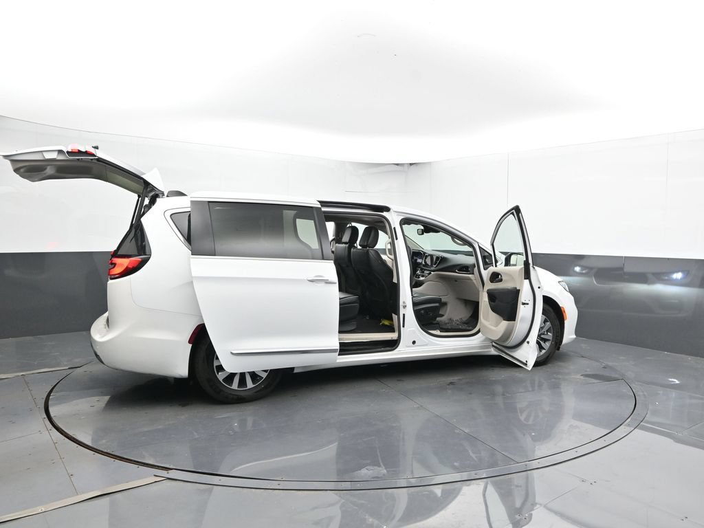 Used 2023 Chrysler Pacifica Limited FWD image 55