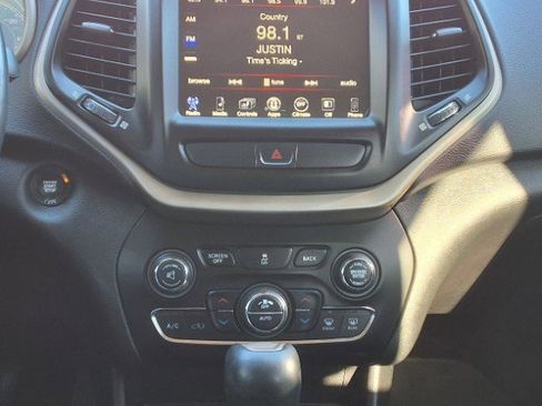 Used 2017 Jeep Cherokee Limited image 17