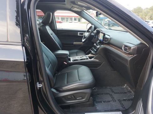 Used 2022 Ford Explorer Limited w/ Equipment Group 301A RWD image 19