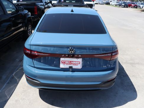Used 2025 Volkswagen Jetta SE image 8