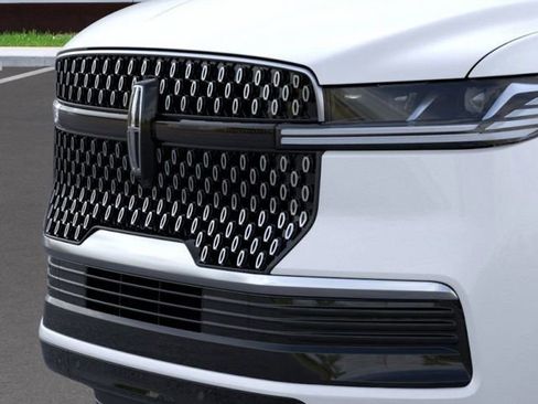 New 2025 Lincoln Navigator Reserve AWD/4WD image 17