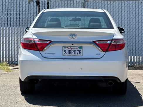 Used 2015 Toyota Camry SE FWD image 4
