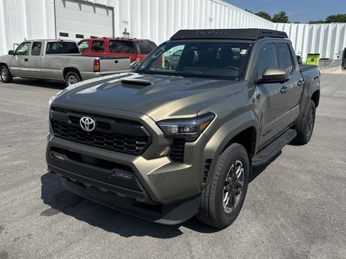 Used 2024 Toyota Tacoma TRD Sport w/ TRD Sport Premium Package AWD/4WD image 5