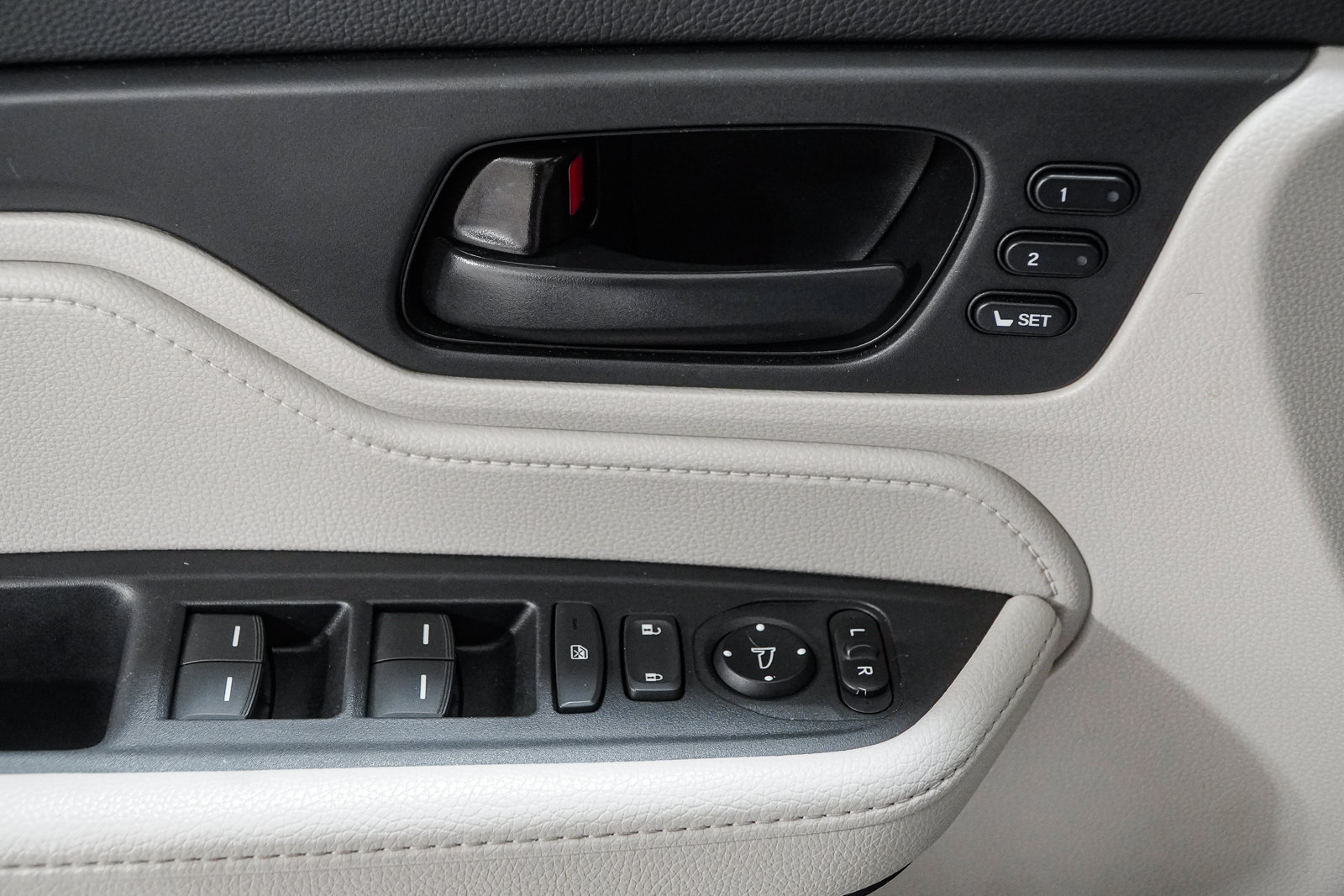Used 2025 Honda Odyssey EX-L image 19