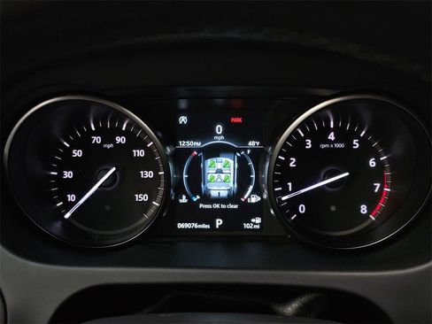 Used 2019 Land Rover Discovery Sport SE image 25