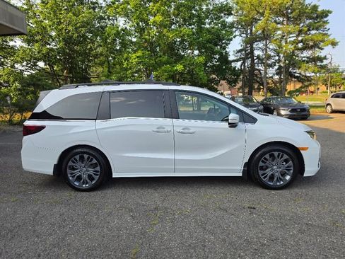 Used 2025 Honda Odyssey Touring image 6