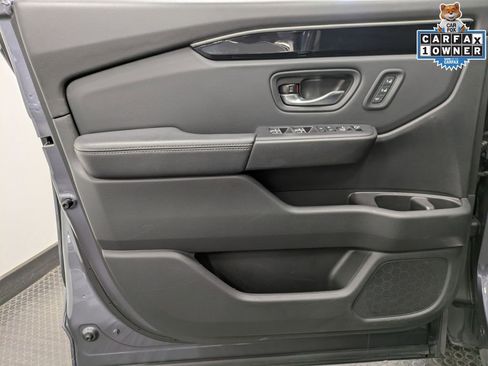 Used 2025 Honda Pilot EX-L image 10