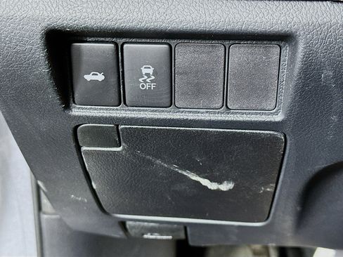 Used 2013 Toyota Avalon XLE Premium image 16